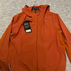 Men’s Lululemon WarpLight Packable* Jacket. Size XXL. Orange.